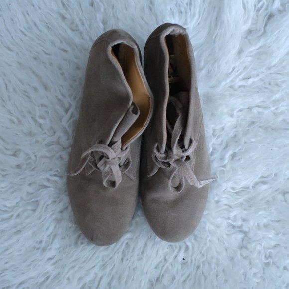 Boots - Picture 5 of 9